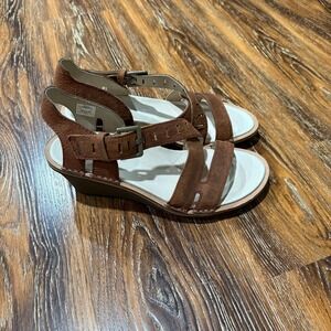 Merrell Womens Prairie Brown Leather Wedge Sandals J21948 Size 10 Strappy Buckle